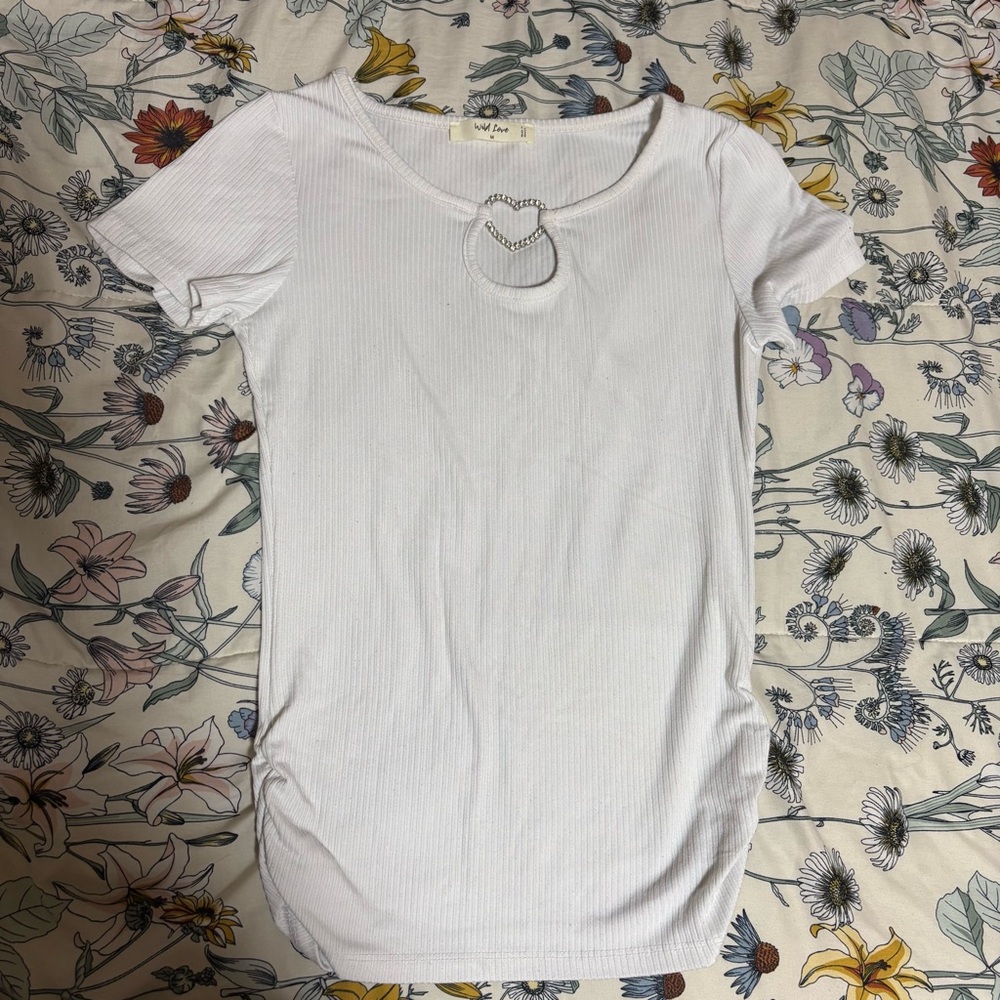 Elegant White Ribbed Short Sleeve Tee
